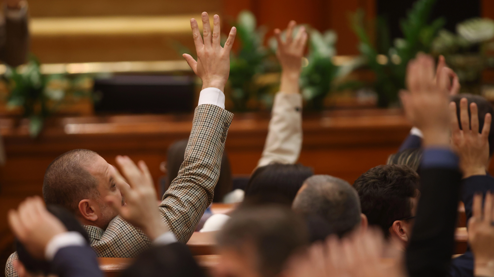 Coaliția de guvernare a generat o nouă dispută aprinsă în Parlament, miercuri
