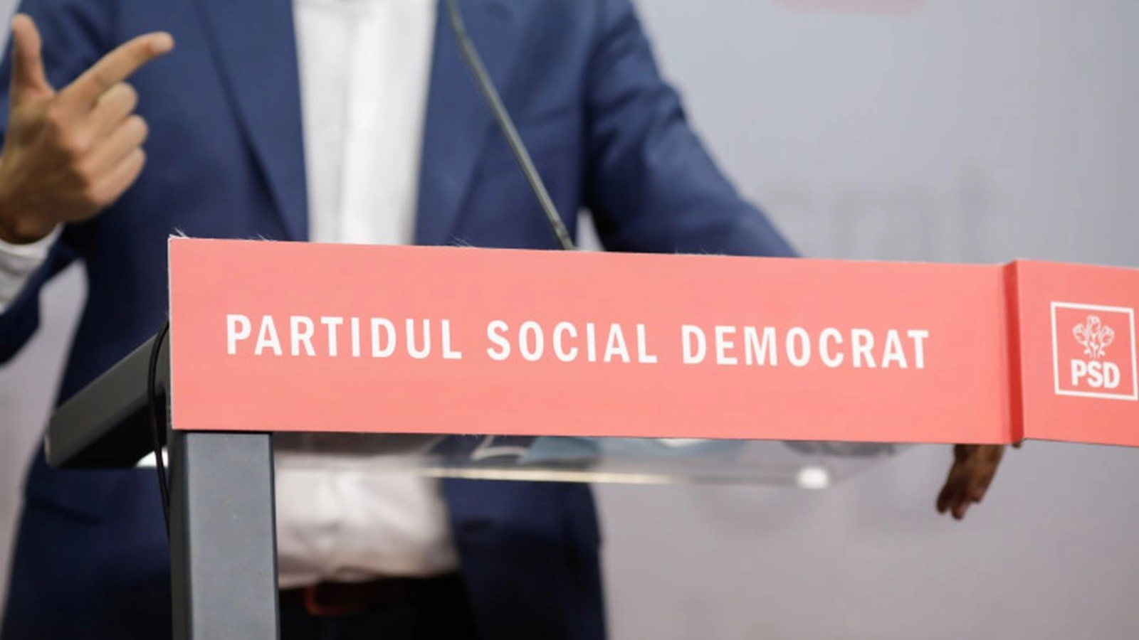 Șeful Secretariatului General al Guvernului (SGG), Ștefan Radu Oprea, a făcut pasul oficial în PSD, semnând adeziunea la filiala din Sectorul 6 al Capitalei