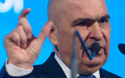 Fostul premier Petre Roman a criticat dur politicile economice ale guvernului, afirmând că măsurile actuale nu sunt reforme, ci „pedepsesc” populația prin tăieri și taxe