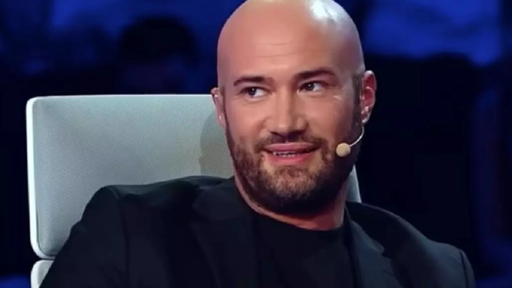 Influencerii români, cu mesaje pro-Bolojan după decizia PSD O serie de personalități din mediul online românesc și-au exprimat public susținerea față de Ilie Bolojan, după ce Partidul Social Democrat (PSD) a hotărât să nu-l mai susțină pentru funcția de premier al României