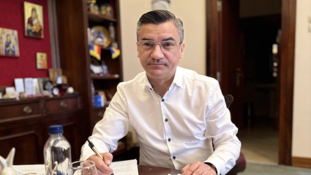 Primarul Iașiului, Mihai Chirica, a fost audiat miercuri la Direcția Națională Anticorupție (DNA) într-un dosar care investighează gestionarea rezervelor de stat de păcură aflate în depozitele CET Iași