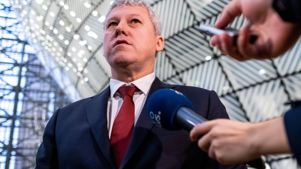 Vicepremierul Cătălin Predoiu a declarat ferm că nu va accepta funcția de prim-ministru, în cazul în care i s-ar oferi