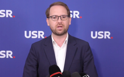 Liderul USR, Dominic Fritz, a criticat dur decizia PSD de a declanșa o criză politică, acuzând social-democrații că pun în pericol stabilitatea României și reformele din PNRR