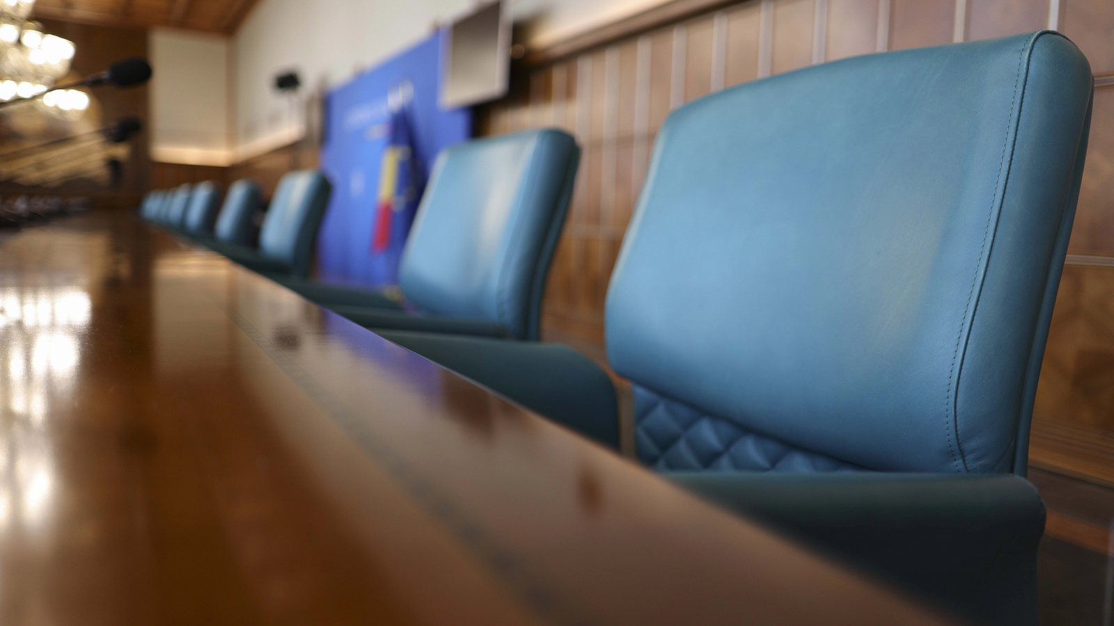 Guvernul a adoptat joi două ordonanțe de urgență menite să reorganizeze companiile de stat deficitare