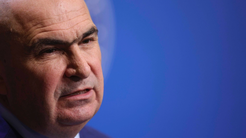 Premierul Ilie Bolojan a reacționat dur după criticile venite din partea PSD și după declarațiile lui Sorin Grindeanu, care a menționat că „80% dintre români consideră că țara se îndreaptă într-o direcție greșită”