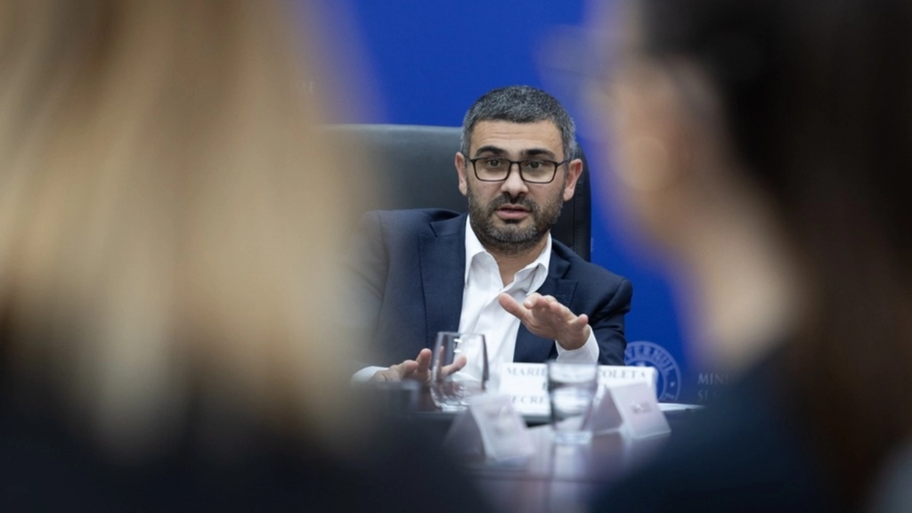 Florin Manole, ministrul Muncii, a transmis că PSD așteaptă o reacție din partea premierului Ilie Bolojan, după ce social-democrații au decis să-i retragă sprijinul politic