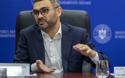 Ministrul Muncii, Florin Manole, a anunțat că noua lege a salarizării va introduce un salariu minim de referință de aproximativ 4.000 de lei brut