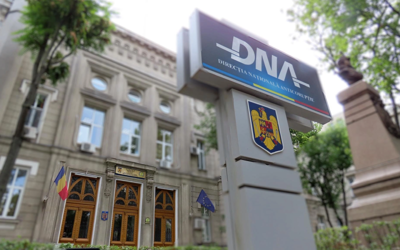 Procurorii Direcției Naționale Anticorupție (DNA) au efectuat miercuri dimineață percheziții la domiciliul președintelui Consiliului Județean Bistrița-Năsăud, Radu Moldovan, și la sediul instituției