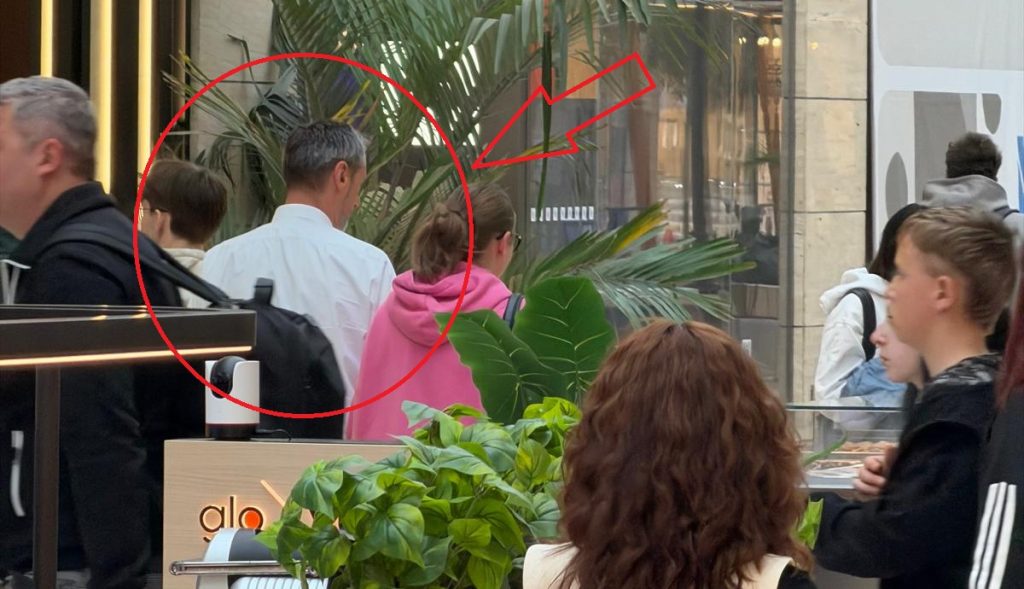 Primarul PNL de Slatina, Mario De Mezzo, a fost surprins făcând cumpărături într-un mall din București folosind mașina primăriei, conform imaginilor publicate de presa locală