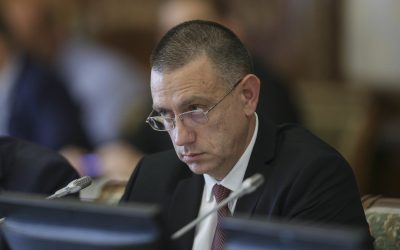 Senatorul Mihai Fifor a lansat un atac dur la adresa liberalilor, acuzându-i de incompetență și de orchestrarea unor „jafuri uriașe” în timpul guvernării lor