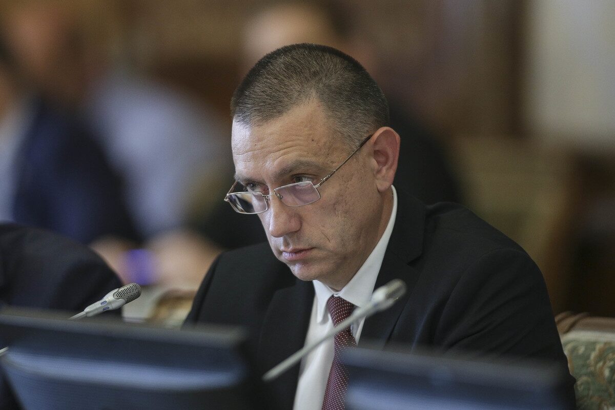 Senatorul Mihai Fifor a lansat un atac dur la adresa liberalilor, acuzându-i de incompetență și de orchestrarea unor „jafuri uriașe” în timpul guvernării lor