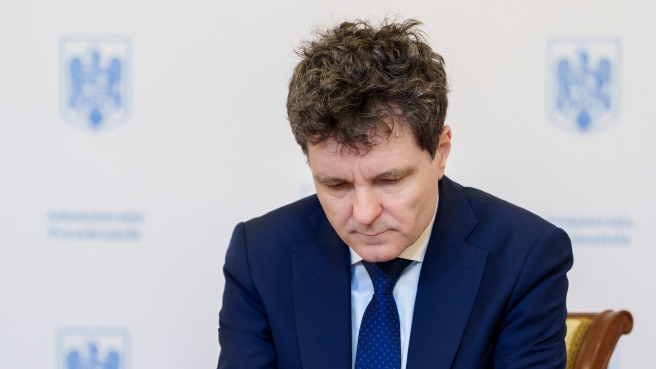 Președintele Nicușor Dan a convocat liderii partidelor politice la consultări Președintele Nicușor Dan a chemat liderii partidelor din coaliția de guvernare la Palatul Cotroceni miercuri, pe fondul crizei politice generate de votul intern al PSD privind retragerea sprijinului politic acordat guvernului condus de Ilie Bolojan