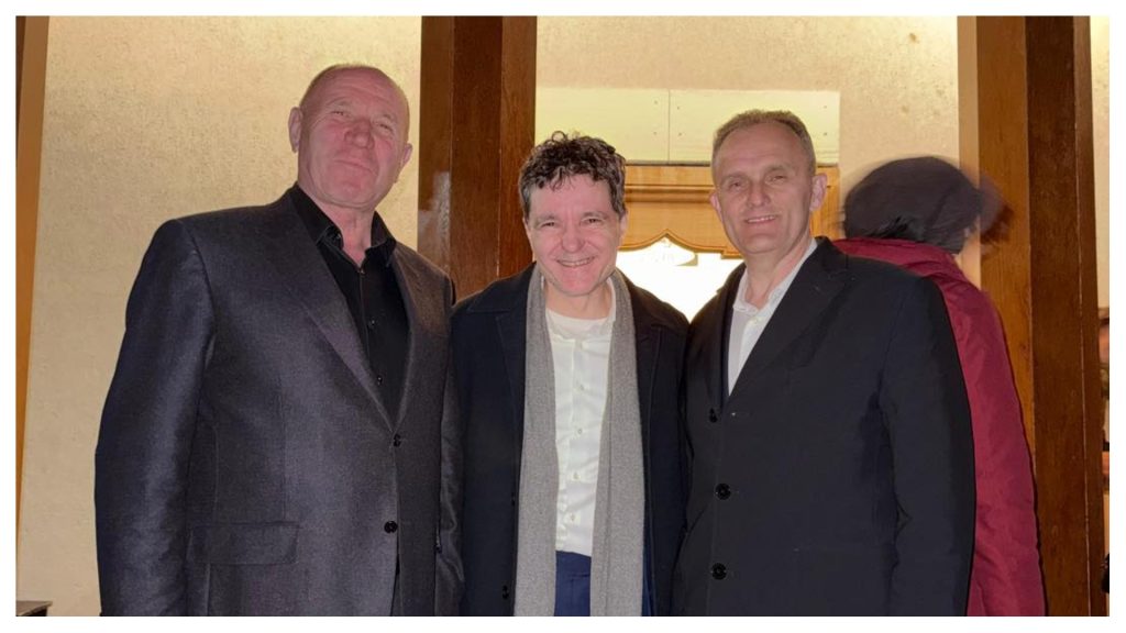 Nicușor Dan, președintele României, a fost surprins în Vinerea Mare la Mănăstirea Cornu, într-o apariție descrisă drept „discretă, fără anunț și fără protocol”