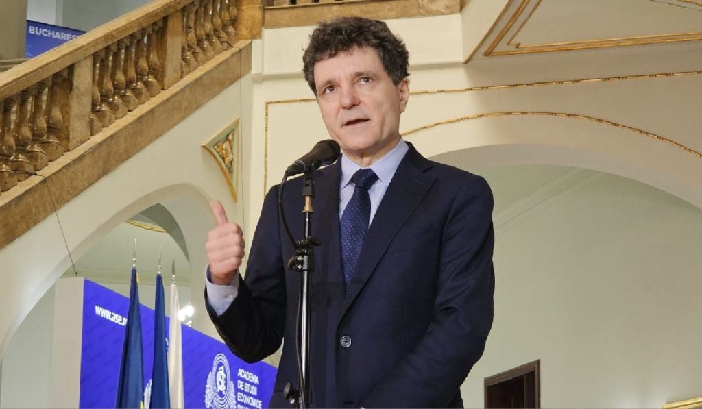 Nicușor Dan anticipează „turbulențe politice”, dar speră la o guvernare pro-occidentală București – Primarul Capitalei, Nicușor Dan, a declarat că se așteaptă la o perioadă de instabilitate politică, însă rămâne optimist în ceea ce privește menținerea unei guvernări pro-occidentale