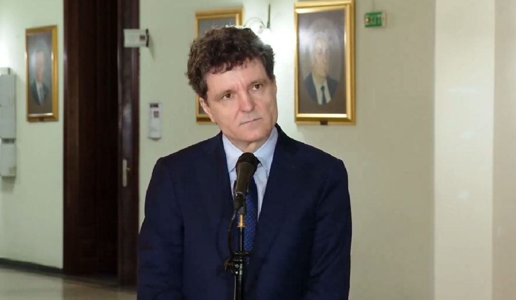 Reacția lui Nicușor Dan după moțiunea de cenzură depusă de PSD-AUR Nicușor Dan, primarul Capitalei, a reacționat ferm la perspectiva unei posibile guvernări PSD-AUR, după depunerea moțiunii de cenzură