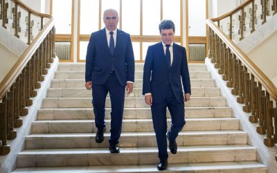 Ilie Bolojan confirmă o relație bună cu Nicușor Dan, dar președintele pare mai rezervat Premierul Ilie Bolojan a vorbit despre relația sa cu președintele Nicușor Dan, în cadrul unei conferințe de presă recente