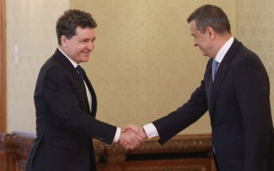 Apăsarea politică se intensifică asupra premierului Ilie Bolojan, după o întrevedere cu președintele Klaus Iohannis, pe fondul zvonurilor privind retragerea sprijinului politic din partea PSD