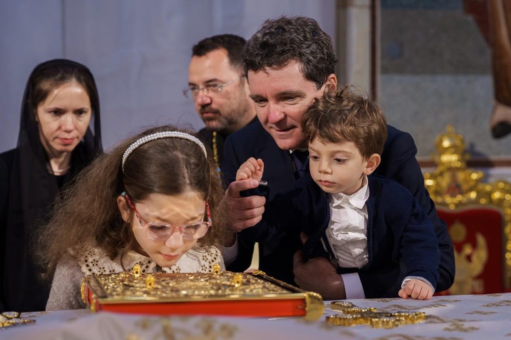 Nicuşor Dan, primarul Capitalei, a dezvăluit recent detalii despre modul în care gestionează timpul petrecut de copiii săi în fața ecranelor