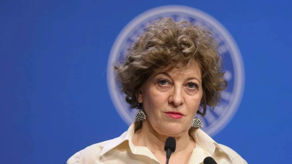 Vicepremierul Oana Gheorghiu a răspuns criticilor venite din partea senatorului PSD, Daniel Zamfir, în legătură cu planurile de listare la bursă a unor companii de stat