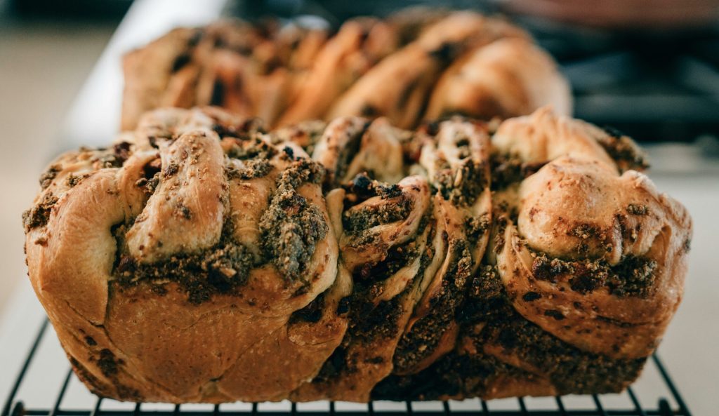 Bucătăria se umple de arome festive: rețeta clasică de cozonac, pas cu pas