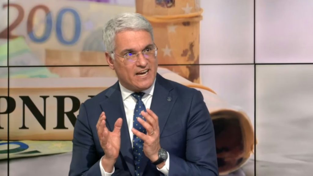 Dragoș Pîslaru, ministrul Fondurilor Europene, a criticat dur intențiile Partidului Social Democrat (PSD) de a retrage sprijinul politic pentru premierul Ilie Bolojan