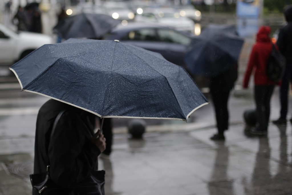Vremea se înrăutățește: Ploi și temperaturi mari peste București, sâmbătă
