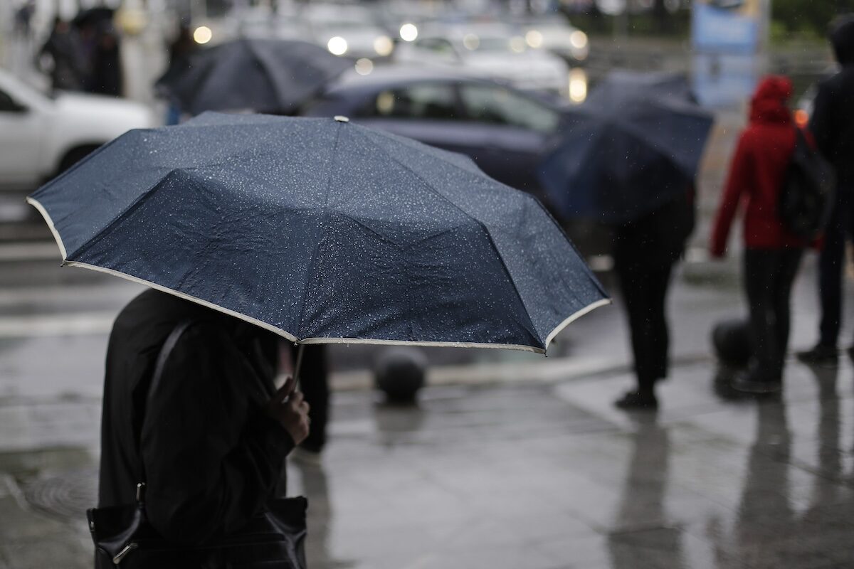 Vremea se înrăutățește: Ploi și temperaturi mari peste București, sâmbătă