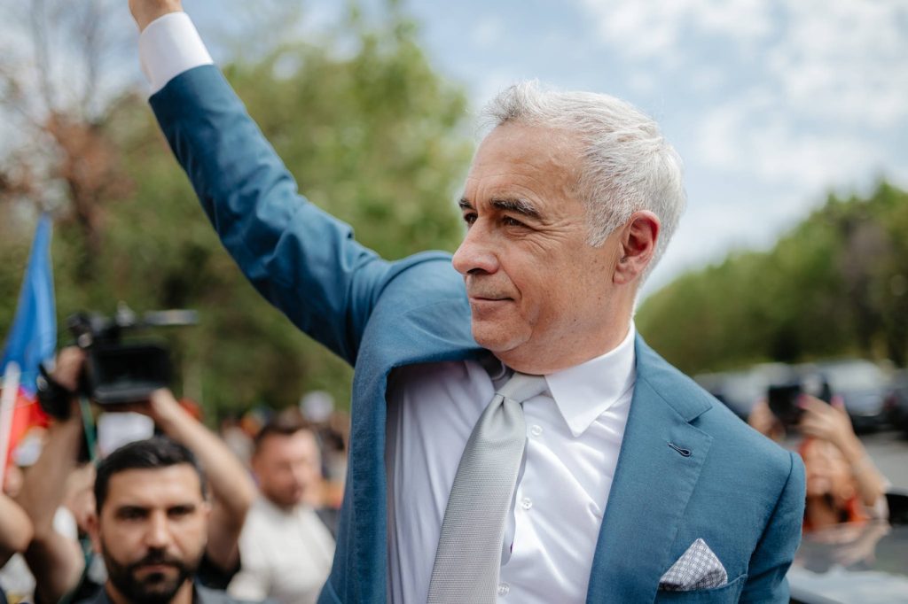 Călin Georgescu propune un guvern de „reconciliere națională” cu PSD, AUR și PNL Fostul candidat la președinția României, Călin Georgescu, a lansat o propunere surprinzătoare într-un interviu recent