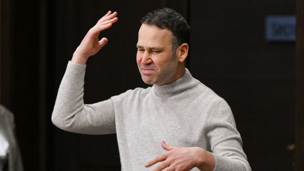 Robert Negoiță susține reformele lui Ilie Bolojan, stârnind reacții în PSD Primarul Sectorului 3, Robert Negoiță, a exprimat public sprijinul pentru reformele propuse de premierul Ilie Bolojan, atrăgând critici din partea colegilor de partid