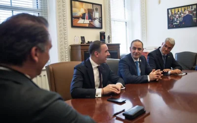 Ministrul Sănătății, Alexandru Rogobete, și ministrul Finanțelor, Alexandru Nazare, au plecat în Statele Unite ale Americii pentru a discuta cu reprezentanții companiei farmaceutice Pfizer