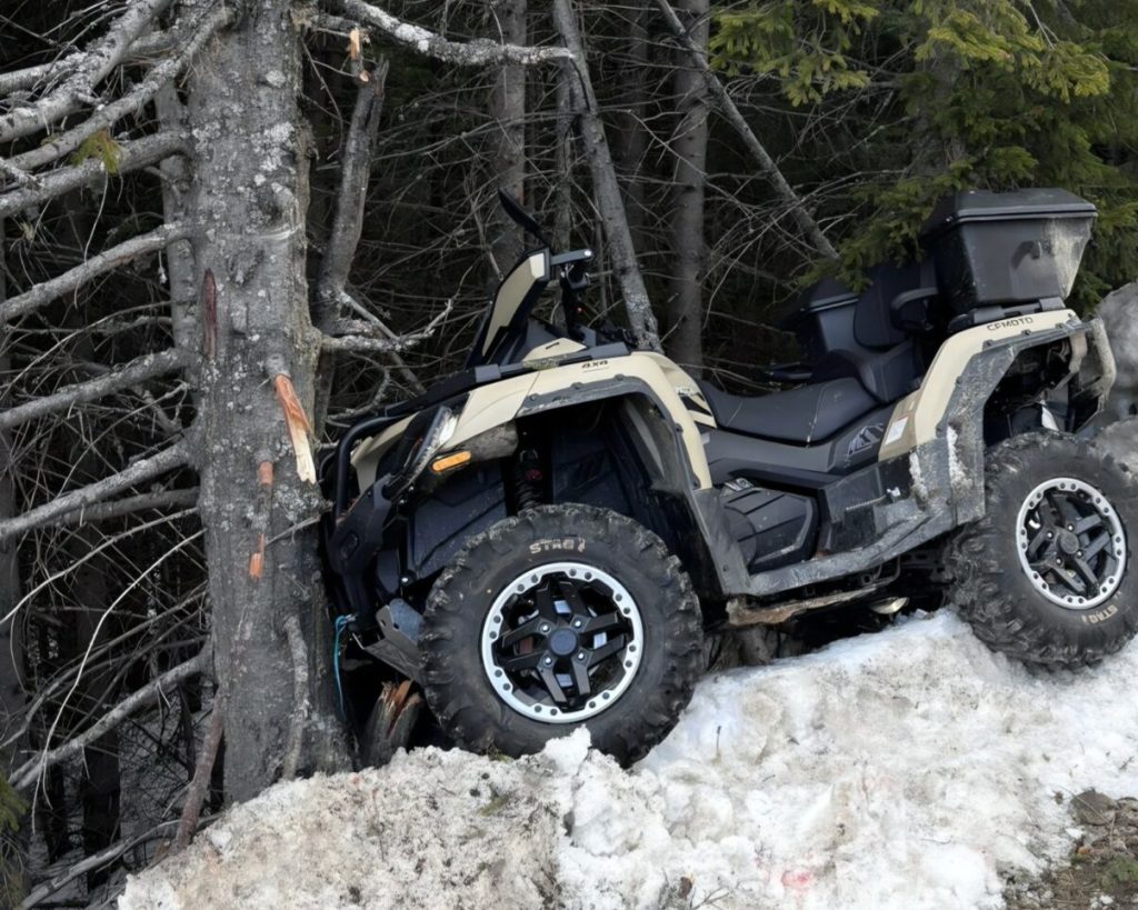 Un accident grav de ATV a avut loc într-o zonă montană, soldându-se cu victime, una dintre ele fiind în stare critică