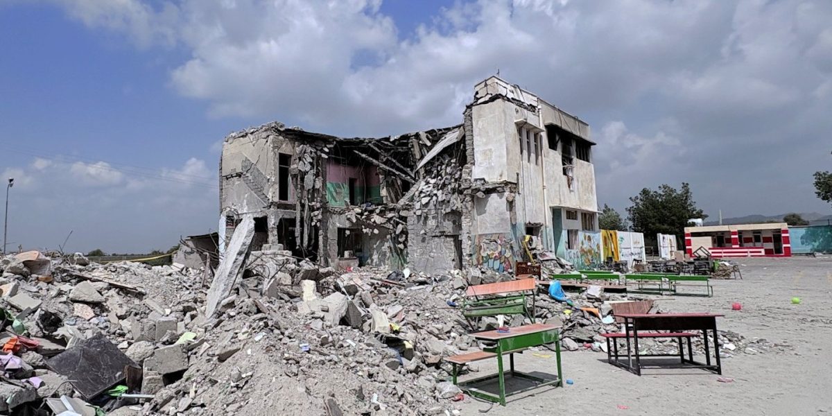 scoala-elementara-de-fete-lovita-in-28-februarie.jpg - RevistaPolitica