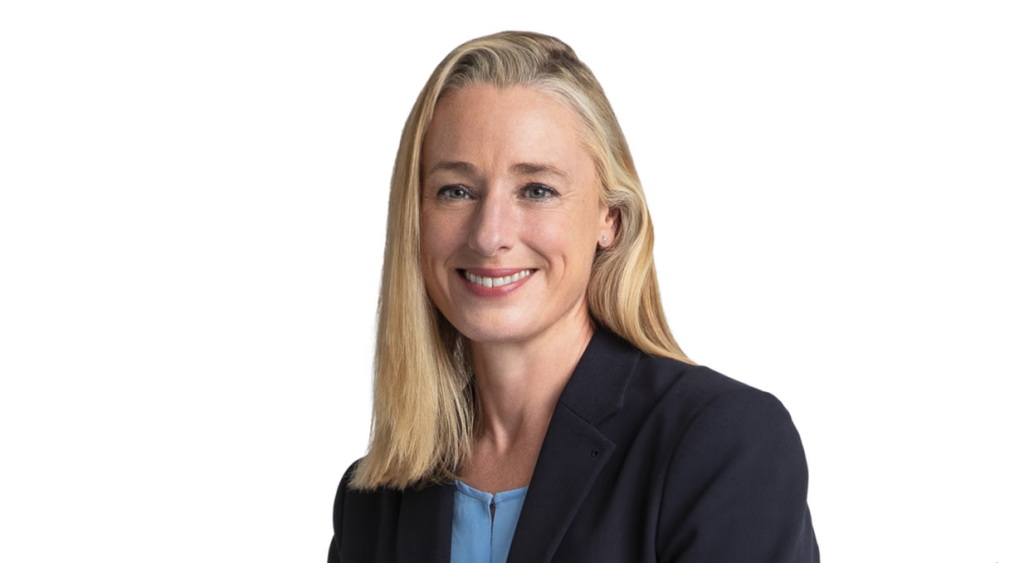 O irlandeză va conduce OMV: Emma Delaney, viitorul director general al grupului petrolier Emma Delaney, o figură marcantă în industria energetică, este pe cale să devină director general al OMV, o companie energetică importantă, cu sediul la Viena