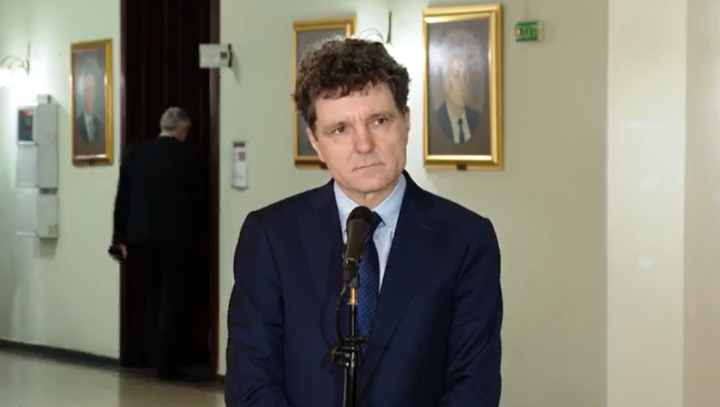 Președintele Nicușor Dan a anunțat, luni, că va convoca consultări cu partidele politice în cazul în care PSD va decide să-și retragă miniștrii din Guvern