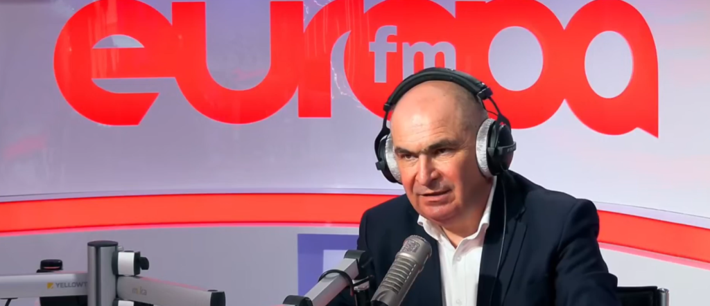 Prim-ministrul Ilie Bolojan a declarat vineri, la Europa FM, că miniștrii demisionari din PSD au fost influențați din afara guvernului