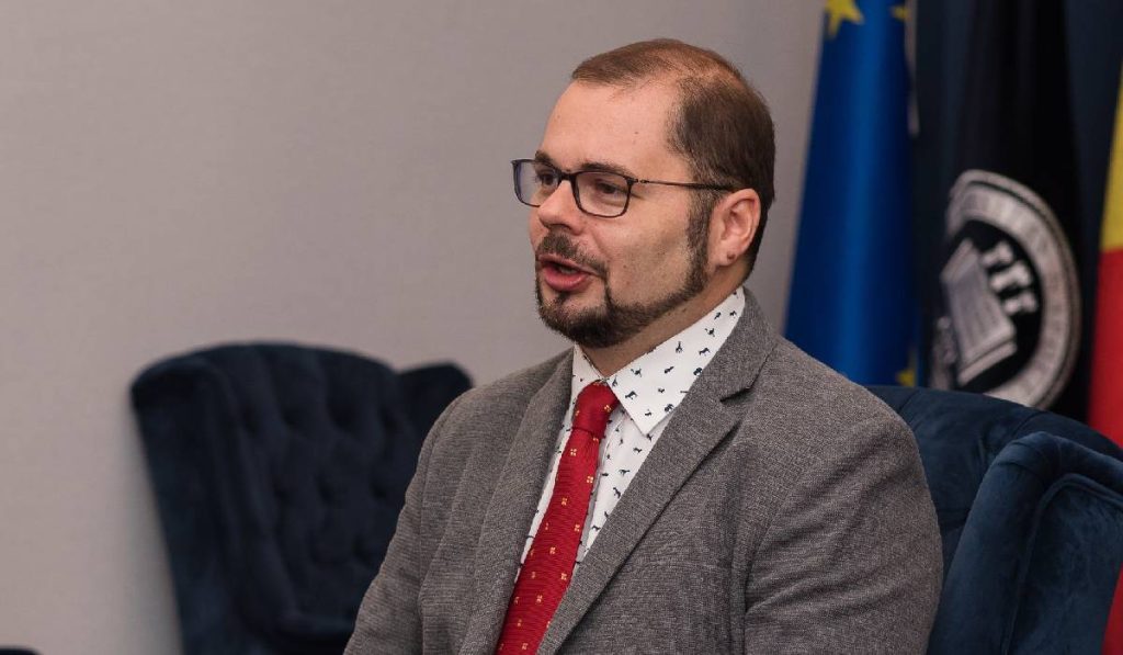 „Toată lumea caută oameni noi” în Parlament, afirmă analistul politic Sergiu Mișcoiu, pe fondul unei crize politice accentuate