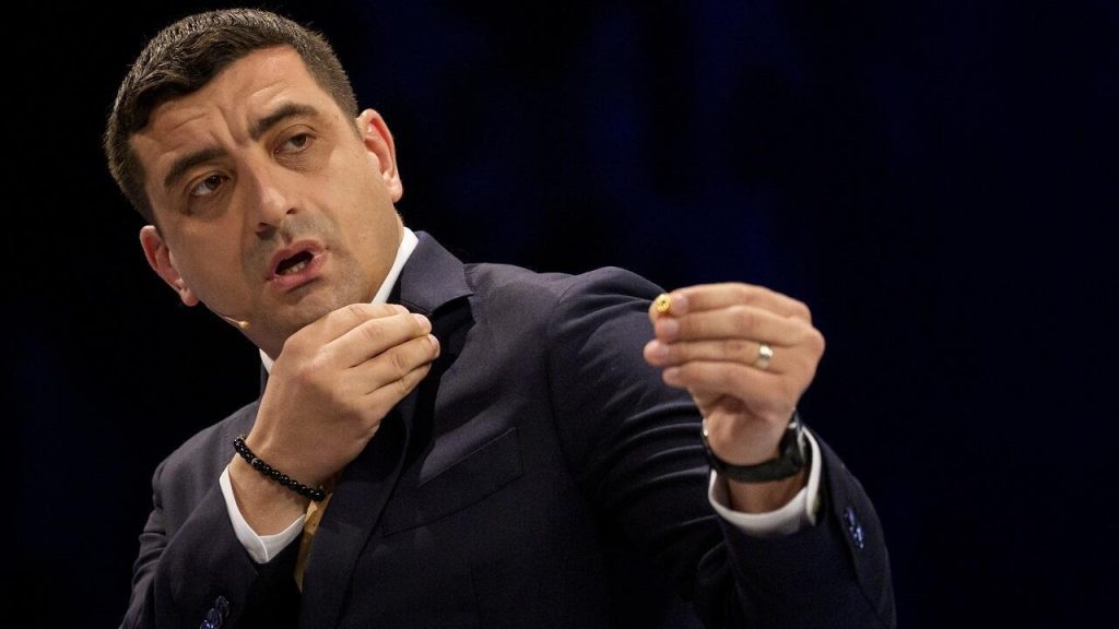 AUR cere anticipate și moțiune de cenzură Scenariul schimbării Executivului pare să devină tot mai probabil, iar George Simion anunță că Alianța pentru Unirea Românilor (AUR) va iniția o moțiune de cenzură