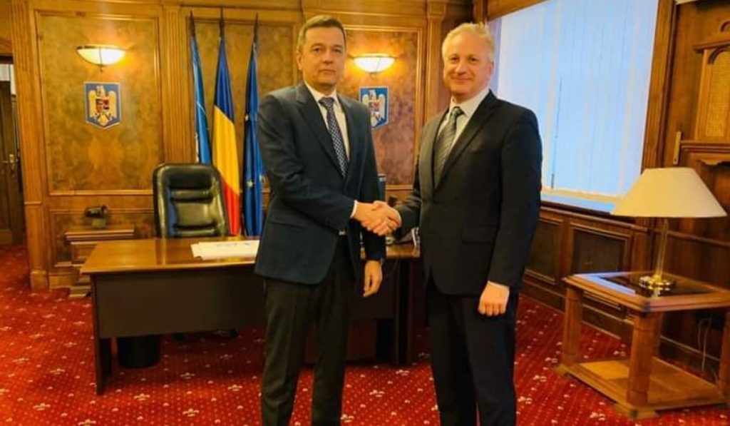 Cătălin Urtoi, fost consilier al lui Sorin Grindeanu, avertizează asupra riscurilor unei crize politice în România, îndemnând la prudență liderii politici