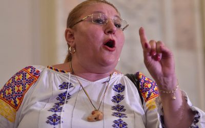 Diana Șoșoacă, europarlamentar și lider al formațiunii SOS România, a reacționat vehement la discursul lui Peter Magyar, după victoria electorală a acestuia