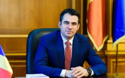 Liderul senatorilor USR, Ștefan Pălărie, avertizează că ieșirea de la guvernare ar putea genera o criză politică inutilă și ar putea deschide calea unei alianțe între PSD și AUR