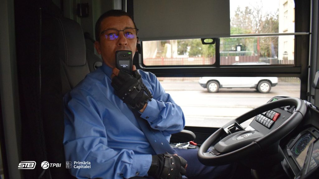 Noile troleibuze Yutong U12 au intrat pe traseu în București Bucureștenii au acum la dispoziție o nouă generație de troleibuze, STB anunțând că noile vehicule electrice Yutong U12 circulă pe liniile 86, 93 și 97