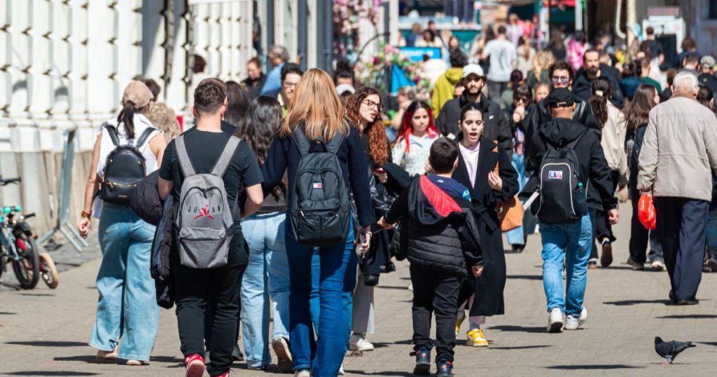 Un sondaj de opinie realizat recent arată că românii au opinii împărțite cu privire la abordarea conflictului din Iran și la relația cu Statele Unite ale Americii