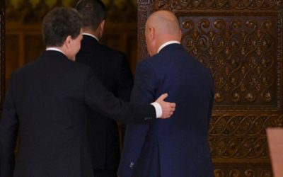 Imaginea afișată surprinde un portret al jurnalistului MARIUS GÎRLAȘIU, însoțit de o declarație puternică despre rolul jurnalismului