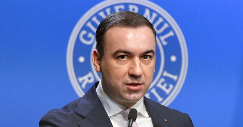 Declarațiile ministrului Energiei, Bogdan Ivan, despre listarea companiilor energetice și planurile de finanțare Ministrul Energiei, Bogdan Ivan, a criticat potențiala listare la bursă a unor pachete de acțiuni ale companiilor profitabile din sectorul energetic, exprimând îngrijorări cu privire la impactul acestei măsuri asupra dezvoltării capacităților de producție