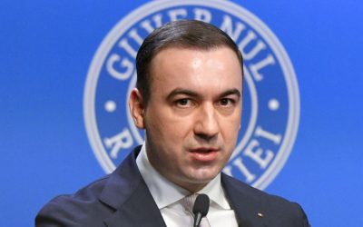 Declarațiile ministrului Energiei, Bogdan Ivan, despre listarea companiilor energetice și planurile de finanțare Ministrul Energiei, Bogdan Ivan, a criticat potențiala listare la bursă a unor pachete de acțiuni ale companiilor profitabile din sectorul energetic, exprimând îngrijorări cu privire la impactul acestei măsuri asupra dezvoltării capacităților de producție