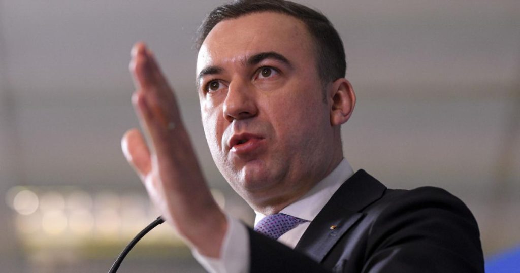 Ministrul Energiei, Bogdan Ivan, a anunțat sâmbătă o nouă majorare a prețului energiei electrice, din cauza creșterii costurilor cu gazele naturale