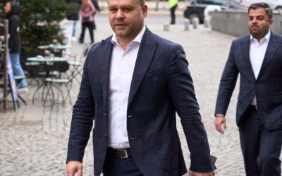 Firmele de publicitate din București au dat jos mesajele „anticezariene” de pe panourile stradale, la solicitarea Primăriei, anunță Primăria Municipiului București (PMB)