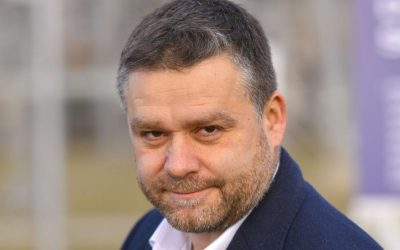 Jurnalista BIANCA IACOB relatează experiențele sale din conflicte armate, împărtășind o perspectivă unică asupra rolului femeilor în jurnalismul de război