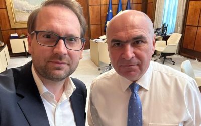 Liderul USR, Dominic Fritz, critică dur moțiunea de cenzură inițiată de PSD și AUR, avertizând asupra riscurilor pe care le implică