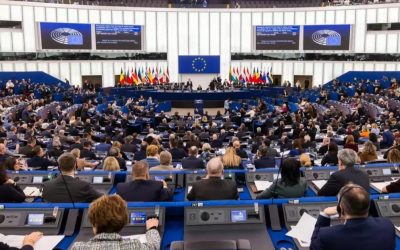 Dacă Partidul Social Democrat (PSD) răstoarnă guvernul și formează o coaliție cu Alianța pentru Unirea Românilor (AUR), România riscă să încalce o linie roșie trasată de Uniunea Europeană: refuzul cooperării politice cu forțele extremiste